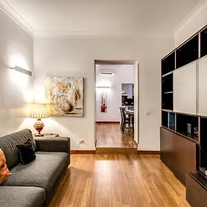 Bernini Near The Trevi Fountain - 4 Bedroom Appartamento Roma